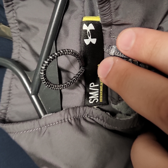Under Armour small grey long sleeve - Picture 3 of 3